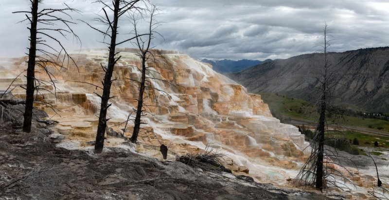 Mammoth-Hot-Springs-Yellowstone-National-Park